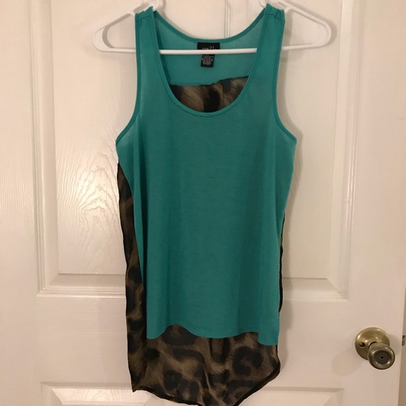 Rue21 tank - Picture 1 of 3